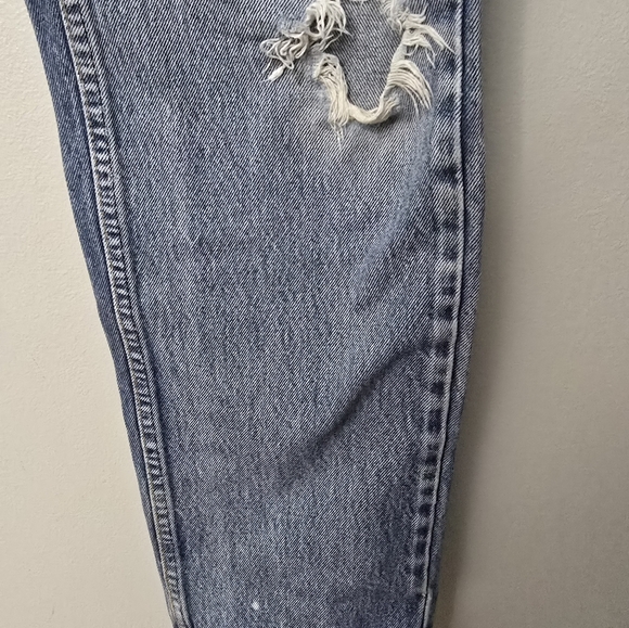 Levi's Distressed Blue Jeans - Picture 7 of 16